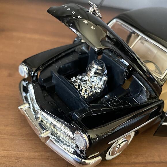 Motormax 1949 Mercury Diecast Model Car Black 1:24 Scale - Picture 6 of 10